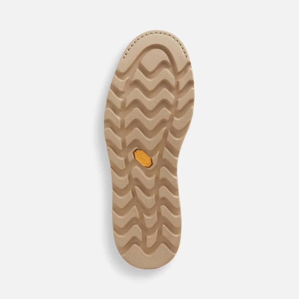 Vibram rubber outsole of the Anzhou 301 safety boot with slip-resisting and oil-resisting tread pattern